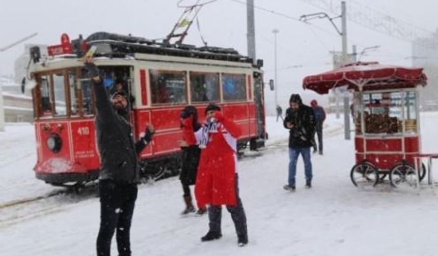 Beyaza bürünen İstanbul'dan kar manzaraları