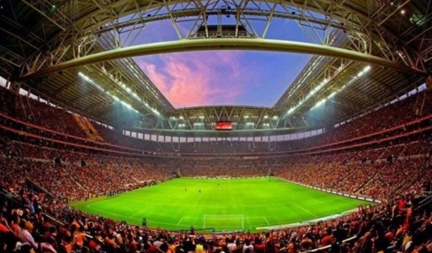 Galatasaray tribünlerinden derbiye özel koreografi