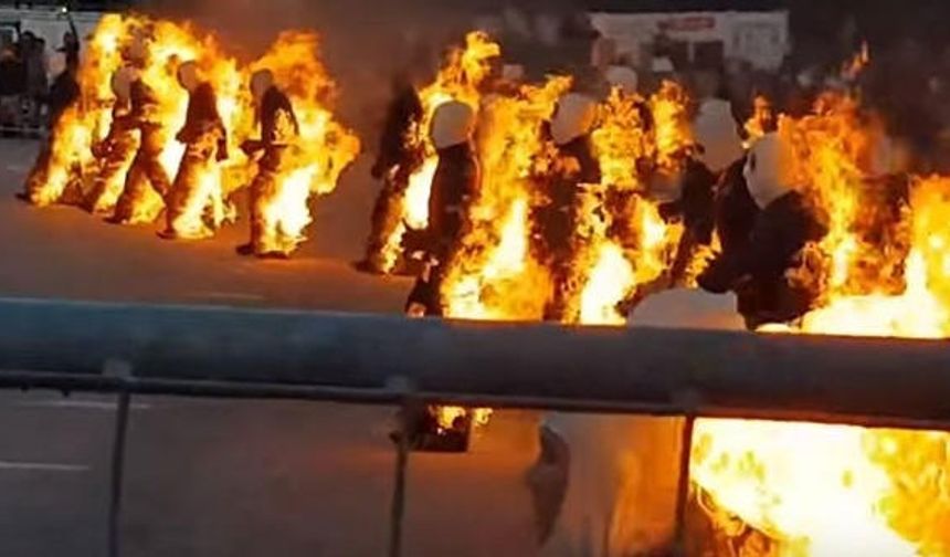 32 kişi aynı anda kendini ateşe verdi!