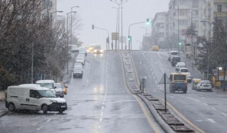 Ankara güne karla başladı