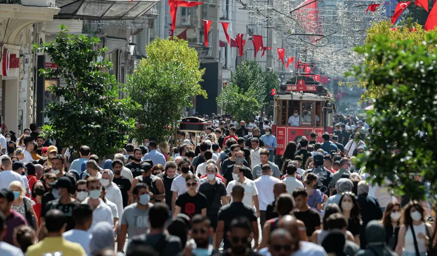 ‘Türkiye 100 Kişi Olsaydı’ raporu: Ateistler daha görünür, halkın 5’te 1’inin ne evi ne arabası var