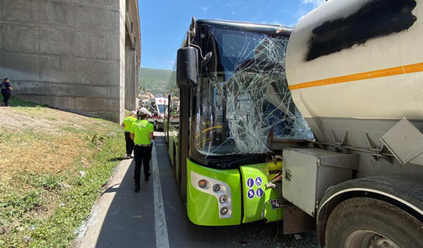 Kocaeli'de korkunç kaza! Otobüs tankere çarptı: Çok sayıda yaralı var