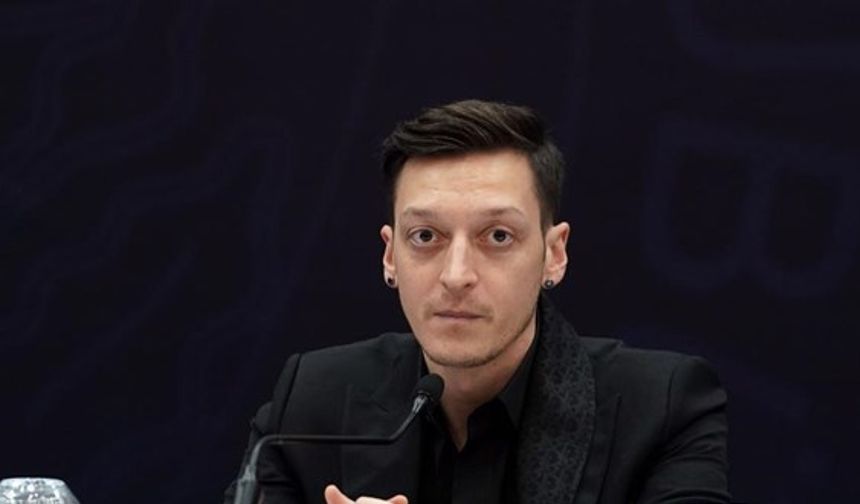 Mesut Özil, Başakşehir'le anlaştı
