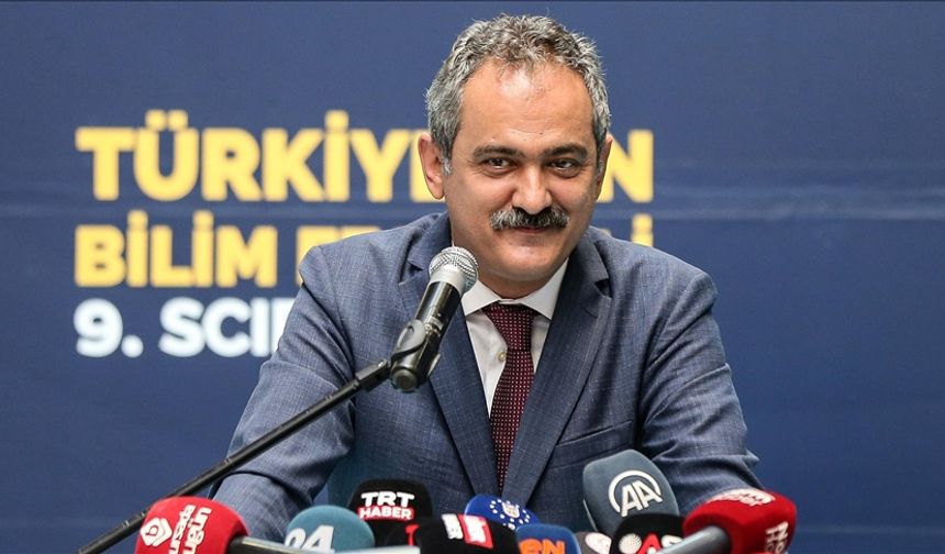 Bakan Mahmut Özer'den Okul Müdürleri Ve Öğretmenlere uyarı :Paydaşlarınızla iş birliğinizi para üzerine kurmayın