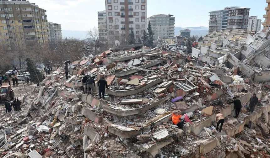 Jeofizik Mühendisi Prof. Dr. Semir Över'den İki bölge için uyarı:  'Deprem kuzeye doğru ilerliyor'