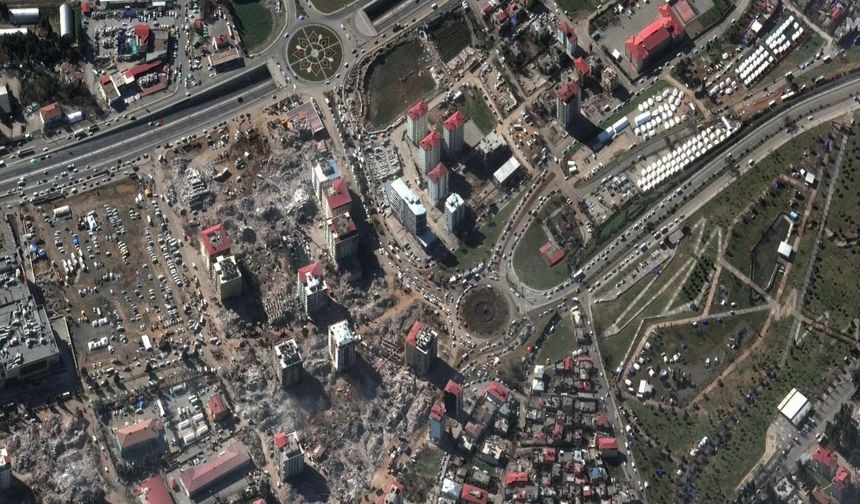 Depremin korkunç boyutunu daha iyi anlayabileceğiniz uydu fotoğrafları yayınlandı