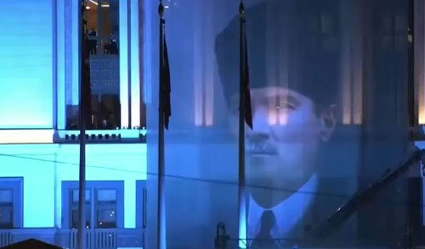 Dün Gece Beştepe Külliyesi’ne Atatürk'ün Kalpaklı Posteri Asılmasının Sırrı