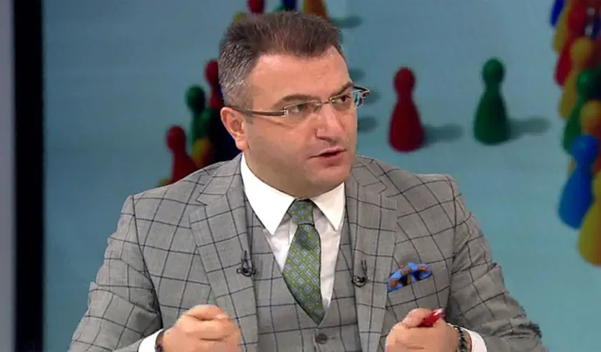 Cem Küçük TGRT'den Ayrıldığını Duyurdu: "...sadece gülüp geçiyorum."