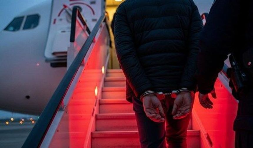 Kırmızı bültenle aranan 42 kişi dahil 90 firari suçlu Türkiye’ye getirildi
