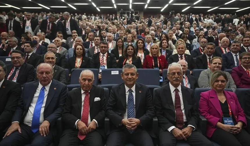 CHP'de Büyük Hamle! Özgür Özel ve ekibi neden istifa etti? Hedef olağanüstü kurultay mı?