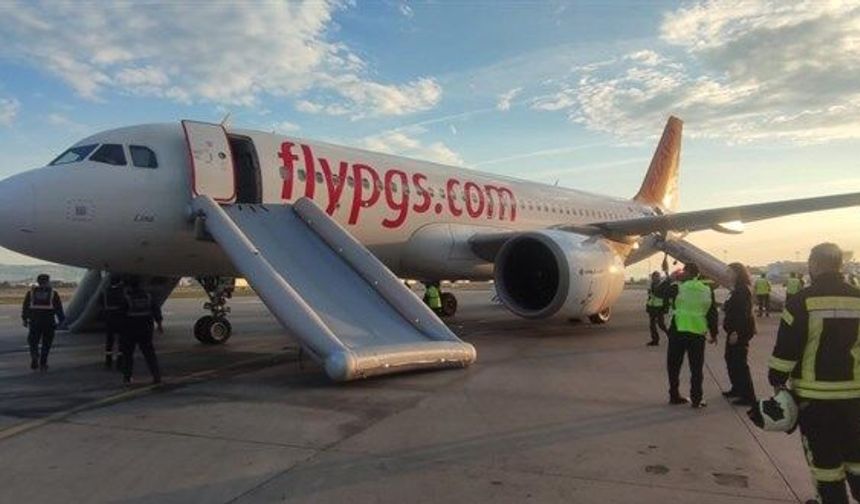 Esenboğa’da Uçak Kabininde Yangın Paniği: Yolcular Tahliye Edildi