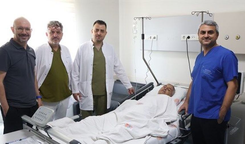 Kalbi 3 kez duran ilçe milli eğitim müdürü hayata tutundu