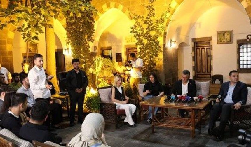 Özgür Özel'den dikkat çeken açıklama: "CHP seçimlere giremeyebilir"