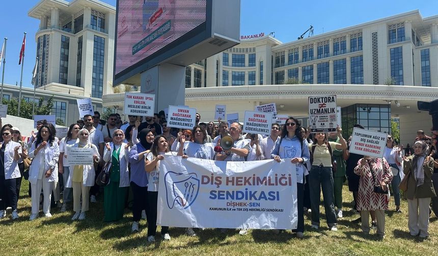 Diş Hekimlerinden TUK Kararına Tepki: "Uzmanlık Eğitiminin Temelleri Sarsılıyor"