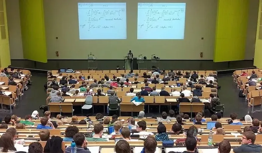 Üniversitelerde lisans eğitim süresinin 3 yıla düşürülmesi teklif edildi