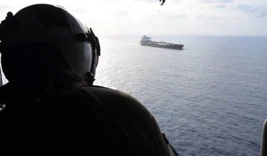 ABD, Hürmüz Boğazı girişindeki Büyük Tunb Adası'nı vurdu