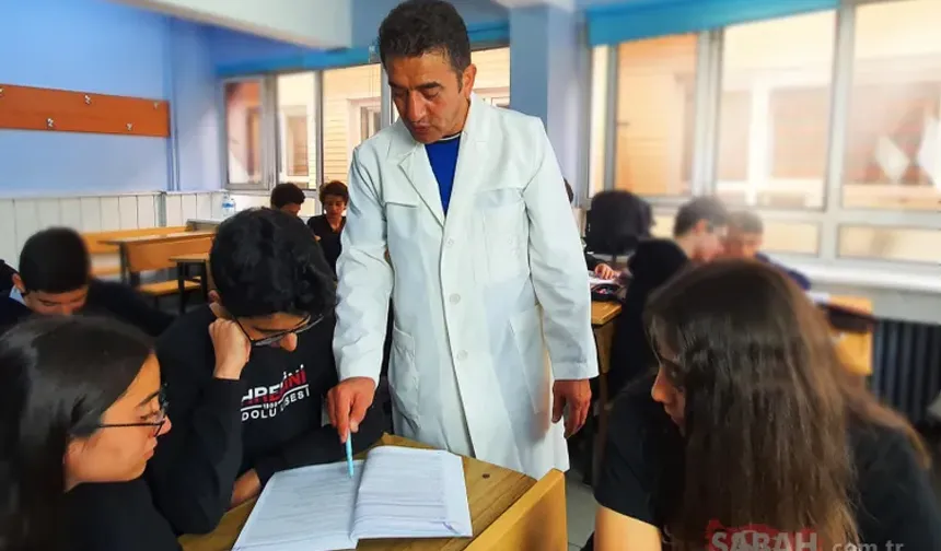 MEB’den 81 ile yeni genelge: Öğretmenlere önlük zorunluluğu geliyor