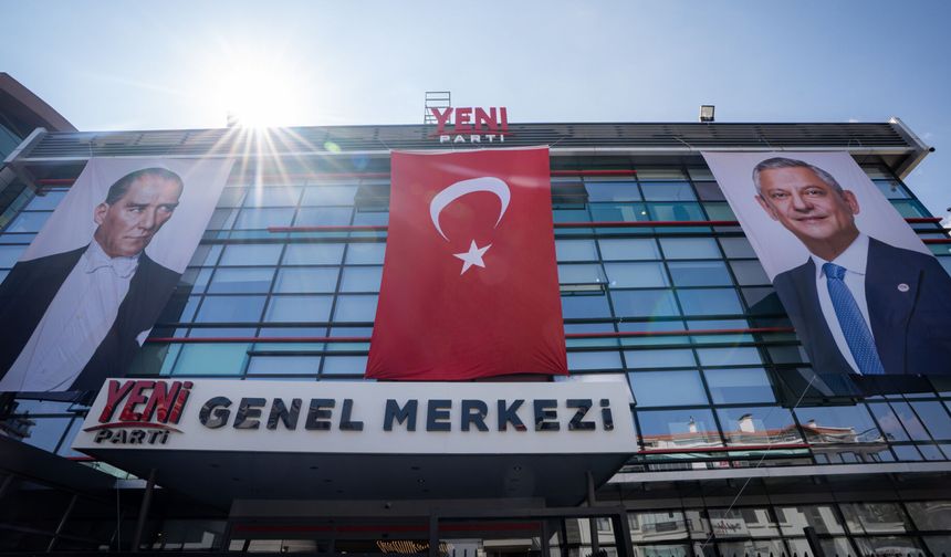 Yeni parti yeni genel merkezinde