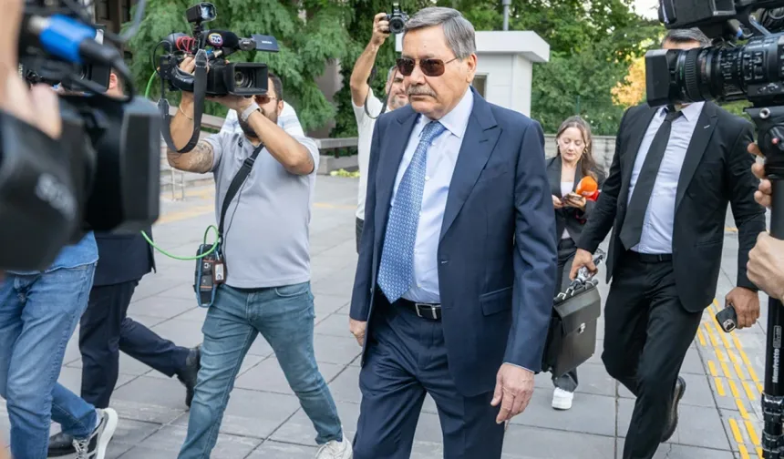 Melih Gökçek'ten sakız açıklaması: O görüntüye yanıt verdi
