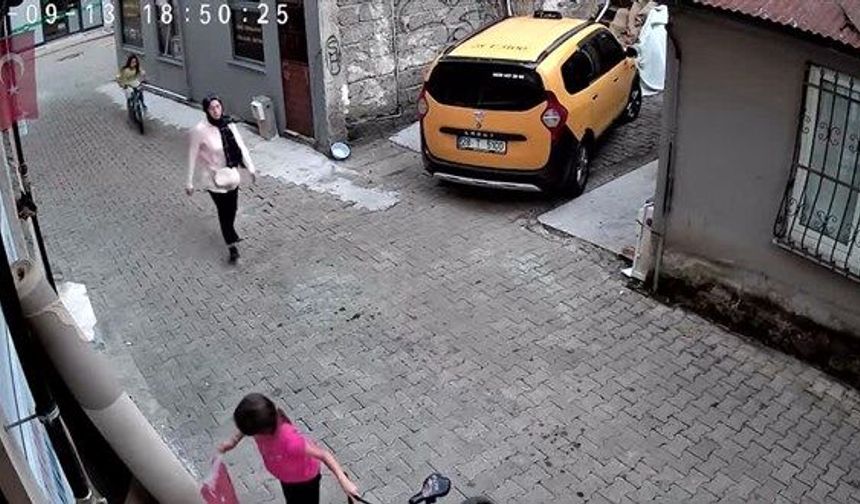 Minik Nehir'e bayrak sevgisi için tablet ve kırtasiye ödülü