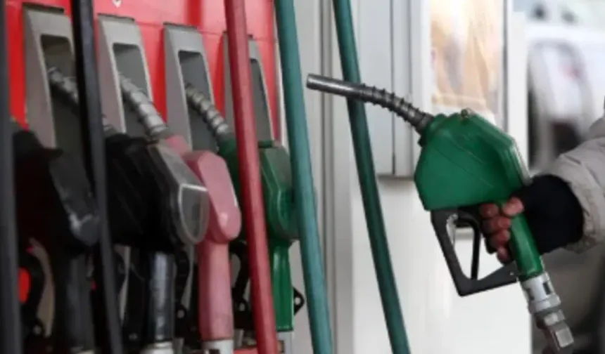 Akaryakıtta tabela değişiyor: Motorin yeniden iki haneye dönüyor