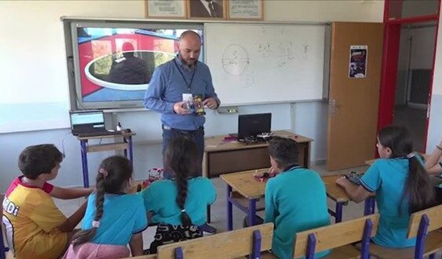 Köy okulunda yapay zeka eğitimi: Öğrenciler robot yaptı
