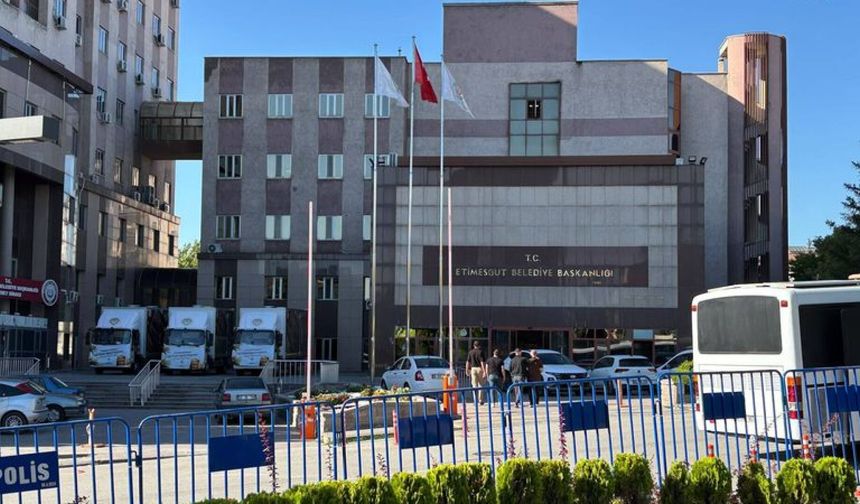 Etimesgut Belediyesi'ne sabah operasyonu: 25 gözaltı