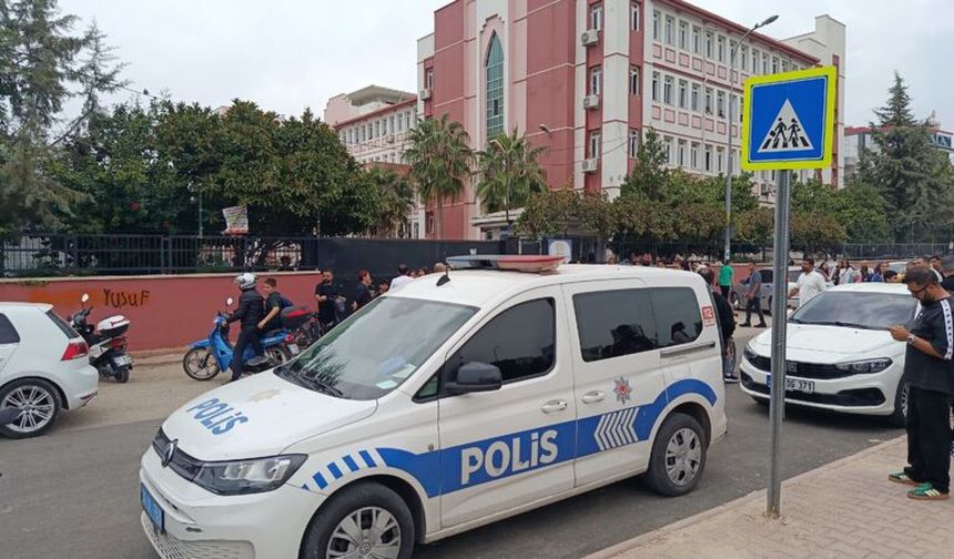 Adana'da ortaokulda dehşet: Kız öğrenci tartıştığı hemcinsini bıçakladı