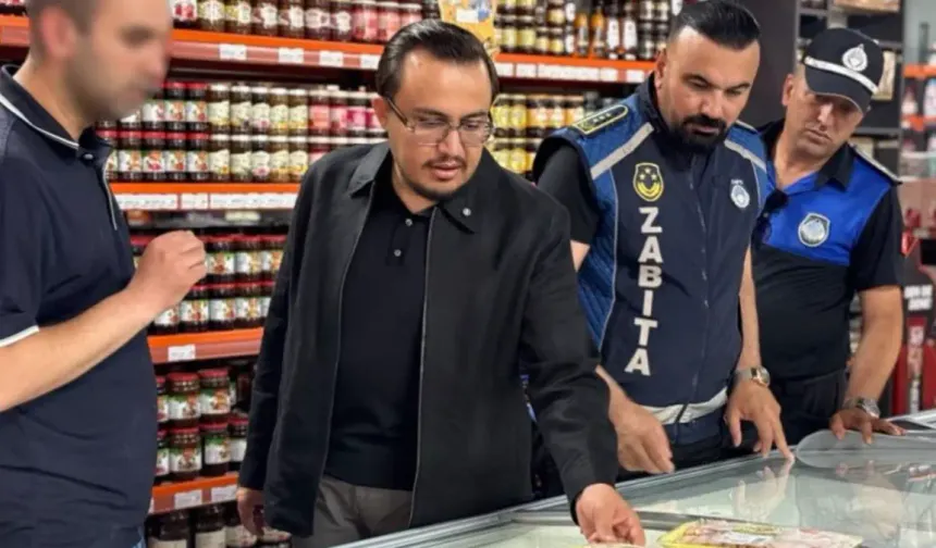 Zincir markette skandal uygulama: Çantalar bantlanıp dolaba koyduruluyor
