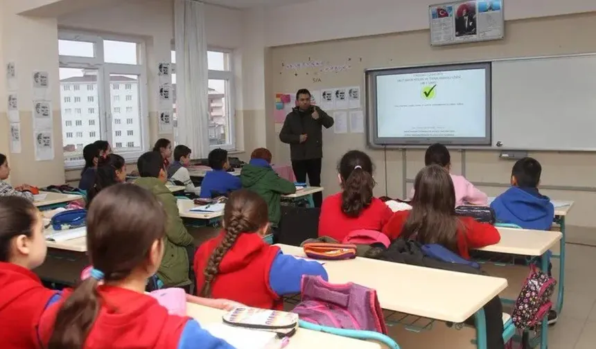 MEB sistemi açılmadan harekete geçtiler: Öğrenci ve velilere OYSS uyarısı