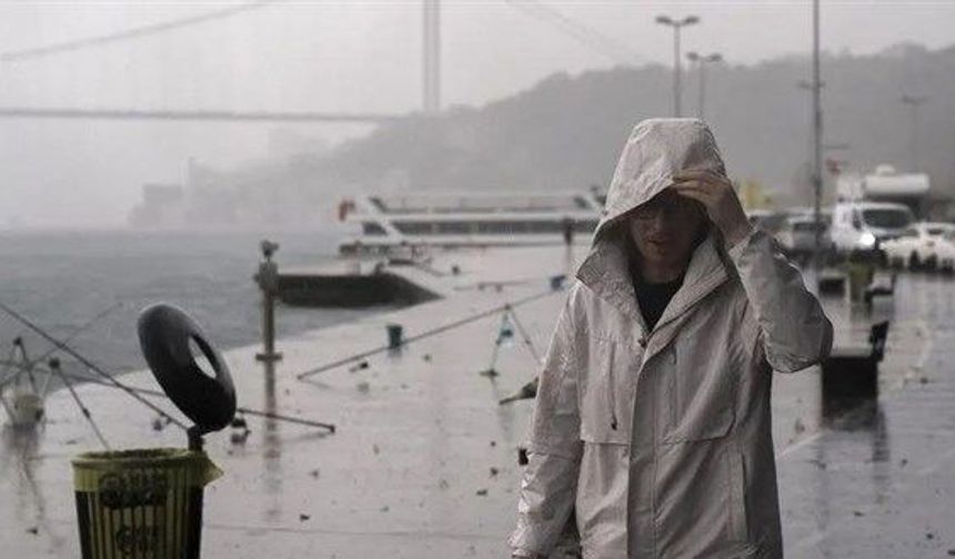 İstanbul için saat verildi: Sağanak kuvvetlenecek, fırtına 70 km'yi bulacak