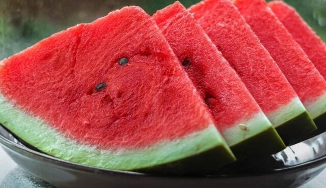 Forchlorfenuron kullanılan meyveler doğalları gibi, hatta bazen doğallarından daha fazla canlı ve olgun görünebilir. Bu görüntü albesini yüksek ürünlere sebebiyet verse de, iş tat konusuna gelince durum değişiyor.