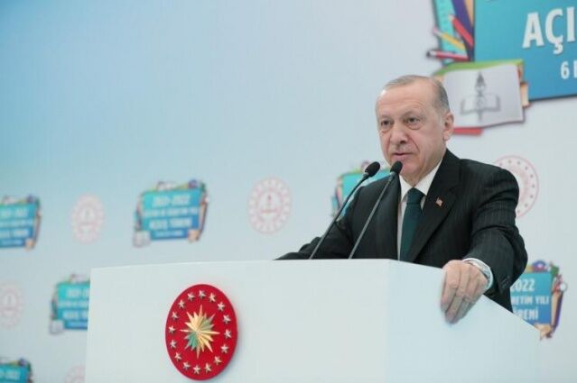 Cumhurbaşkanı Erdoğan sınıfları ziyaret etti: Tahtaya bu notu yazdı..
