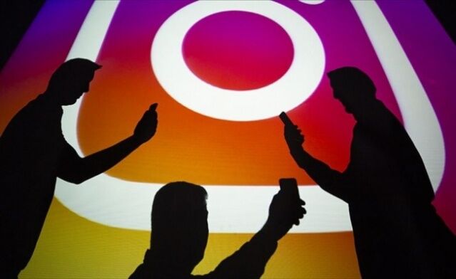 INSTAGRAM'DA ÖKÜZ YILI FİLTRESİ NASIL KULLANILIR?

-Instagram uygulamasını açın.
-Hikaye oluşturma ekranına gelin.
-Parmağınızı deklanşör tuşunun üzerine getirerek sola kaydırın.
-Öküz Yılı filtresine geldikten sonra bir fotoğraf ya da video çekin.

Öküz Yılı filtresi ile oluşturduğunuz hikayeler, tıpkı Öküz Yılı etiketi bulunan hikayeler gibi Instragram akışının en başında bulunan Öküz Yılı hikayeler derlemesinin içinde yer alacak ve sizi takip edenler hikayenizi buradan görüntüleyebilecekler.
