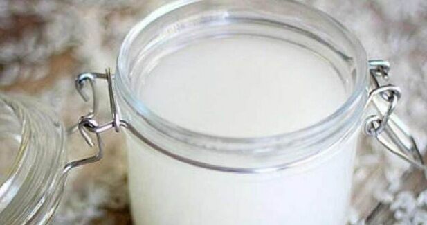 Saçlarınızı şampuanladıktan sonra normal suyla karıştırdığınız pirinç suyuyla 10 dakika masaj yaparak saçlarınızı yıkayın. Daha sonra normal suyla durulayın. Etkili sonuç için aynı işlemi haftada 2-3 kez uygulayın.