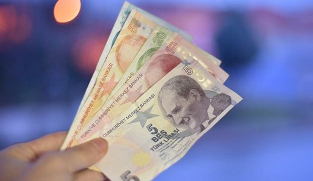 Hazine ve Maliye Bakanlığımızın hızla almaya başladığı ve tüm ekonomi kurumlarımızla birlikte Ziraat Bankası olarak bizlerin de katkı sunduğu önlemlerle, mevcut durumu en az zararla atlatan ülkelerden birisi olacağımıza güvenimiz tamdır.

Vatandaşlarımızın işsiz kalmasının önüne geçebilmek ve aynı zamanda üretim altyapımızı ve iş gücü piyasamızı ayakta tutmak ekonominin tüm paydaşlarının ortak hedefi olmalıdır.

Bu hedef doğrultusunda - Bankamız şubeleri 09:00 - 17:00 saatleri arasında müşterilerimize hizmet vermeye devam edecektir.

Bu yaklaşımla, "Ekonomik İstikrar Kalkanı" hamlesi doğrultusunda, Ziraat Bankası yeni bir adım atıyor; vatandaşlarımızın ve iş dünyamızın bu dönemde nakit akışlarında yaşayabilecekleri bozulmaya karşı aşağıda belirtilen destekleri devreye alıyor.

.