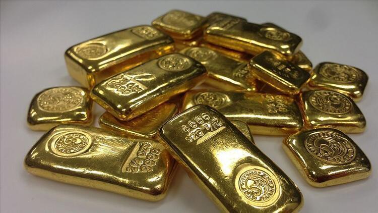 Altın fiyatları ile ilgili son gelişmeler... 2021 yılına 454 liradan başlayan gram altın fiyatları 780 lira seviyesi dikkate alındığında yatırımcısına yüzde 70'in üzerinde kazanç sağladı. Kasım ayındaki rakamlar dikkate alındığında ise gram altın yüzde 40'ın üzerinde yükselerek dikkat çekti.