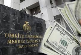 Merkez Bankası faiz kararını açıkladı. Kurulda kasım ayı faiz oranı için karar verildi, alınan karar saat 14.00'te paylaşıldı. TCMB Para Politikası Kurulu(PPK) toplantısının ardından yapılan açıklamaya göre, haftalık repo faizi yüzde 16,00'dan yüzde 15,00'e çekildi. Türkiye Cumhuriyet Merkez Bankası, bir hafta vadeli repo ihale faiz oranını (politika faizi) 100 baz puan indirerek yüzde 15'e düşürdü. TCMB, önceki toplantısında faizde 200 baz puan indirime gitmişti.�