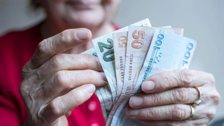 Bankalar, Türkiye İstatistik Kurumu (TÜİK) tarafından açıklanan Tüketici Fiyat Endeksi (TÜFE) rakamlarına göre hesaplanan ve ek zamdan yararlanamayan emekli maaşları için harekete geçti. 

