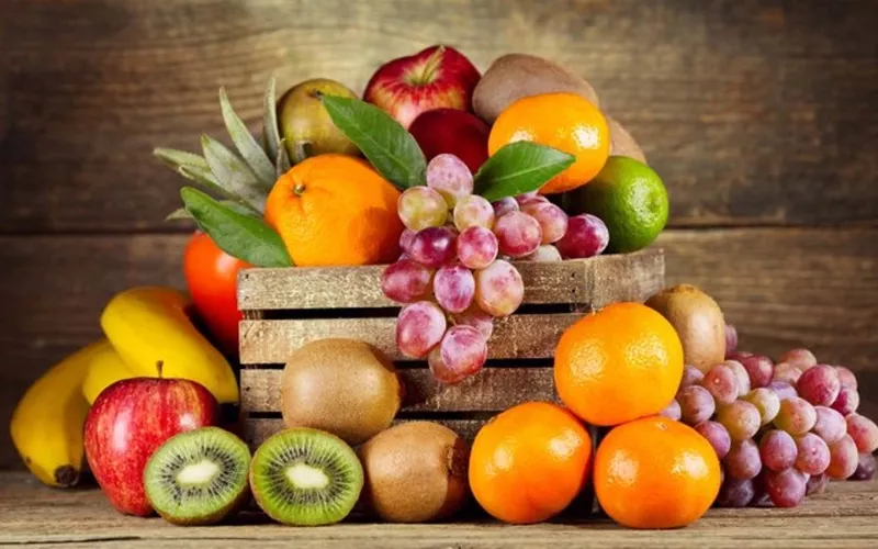 Bütün meyveler birbirinden faydalı vitamin ve minarallerden oluşuyor ve hepsi farklı bir rahatsızlığı iyileştiren bir özelliğe sahip. Meyvelerin sağlığımız için oldukça gereklidir. Sağlıklı vücut için meyvelere mutlaka ihtiyacı var. Ancak hangi meyvenin hangi hastalığa iyi geldiğini bilmemiz gerekiyor.


