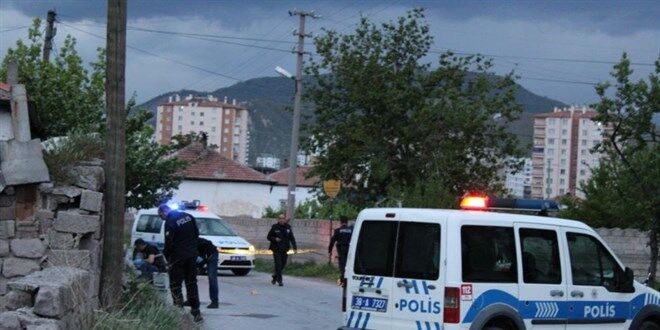 Halı sahadeki �faul� cinayetinde ağabey tutuklandı, kardeşine ev hapsi