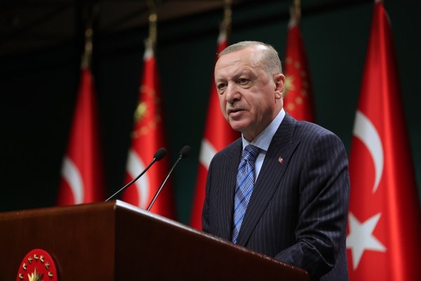 Cumhurbaşkanı Recep Tayyip Erdoğan Bakanlar Kurulu Toplantısı sonrasında gündemle ilgili açıklamalarda bulundu. Cumhurbaşkanı Erdoğan milyonlarca çalışanı ve emekliyi ilgilendiren EYT ‘lilerle ilgili planlamanın çok yakında tamamlanacağını söyledi. 