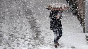 Meteoroloji Genel Müdürlüğü son dakika bilgisi olarak geçti. 50 il için kar alarmı verildi. Gözler pazar ve pazartesi gününe çevrildi.