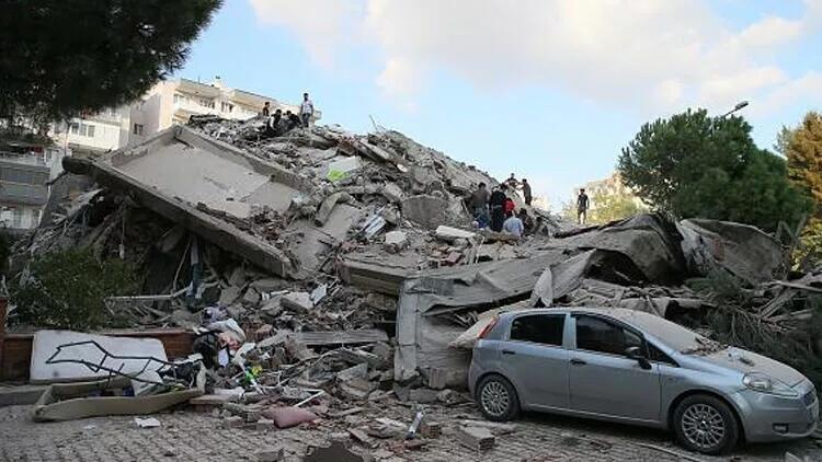 Kahramanmaraş'ta meydana gelen 7,7 ve 7,6 büyüklüğündeki iki deprem 10 ili etkiledi. Binlerce binanın yıkıldığı deprem bölgesinde hasar gören ve kullanılamaz halde olan araçlar da var. Depremin ciddi manada maddi hasara yol açtığı bölgede yaşayan vatandaşlar, "trafik ve kasko sigortası depremi karşılar mı?" sorusuna yanıt aramaya başladı.
