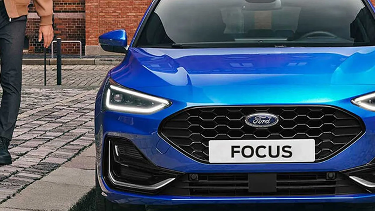 Ford Focus, Mart ayındaki mükemmel fiyatlar ile vatandaşların büyük ilgisi ile karşı karşıya. Ford Focus'un Mart ayındaki hesaplı fiyatları sıfır araç almak isteyen vatandaşlar için iyi bir seçenek sunuyor. Peki güncel fiyatlar neler? Detaylar haberimizde...
Ford Focus’un kusursuz özellikleriyle detayları farklı hissetmeye hazır olmalısınız. Dış tasarımla gelen entegre sis lambalı çarpıcı LED farlar gibi şık öğeleri taşıyan farklı bir stil. Co-Pilot 360 gibi gelecek nesil teknolojilerle donatılmış durumda. Focus EcoBoost Hibrit teknolojisiyle elektrikli sistemlerin verimli dünyasına ilk adımınızı atmaya hazır olun. Amaca yönelik olarak tasarlanan PowerShift çift kavramalı otomatik şanzımanla her sürüşün keyfini doyasıya yaşayacaksınız.