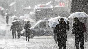 Son iki haftadır ülke genelinde hakim olan yağışlı hava üzerine Meteoroloji, yeni hava durumu raporunu yayınladı.
Meteoroloji Genel Müdürlüğü 11 ili kar yağışına karşı uyardı. 
