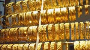 Altının ons fiyatı iki hafta önce ons başına 2.085 dolarlık rekor seviyeleri test ettikten sonra 120 doların üzerinde düşüş yaptı. Yılbaşından bu yana, altın hala yüzde 7 civarında kazançta.

