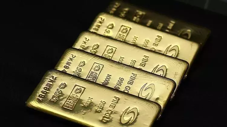 Dolar kuru ve ons altının etkisiyle altın gram fiyatındaki yükseliş daha da güçlendi. Yatırımcılar, altın fiyatlarındaki bu hareketliliği yakından takip ederken, Kapalıçarşı'da gram, çeyrek, 22 ayar bilezik ve Cumhuriyet altını fiyatları önemli bir merak konusu haline geldi. Altın piyasasındaki canlı rakamlar, hafta içindeki dalgalanmalara dair detayları sunuyor.