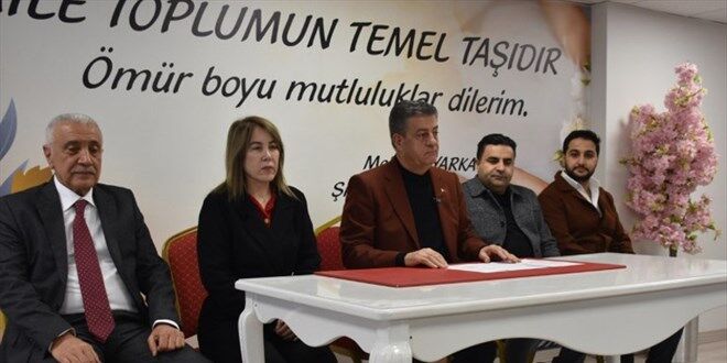 Belediyeden Yeni Evlenen Ciftlere 60 Ar Bin Lira Yardim