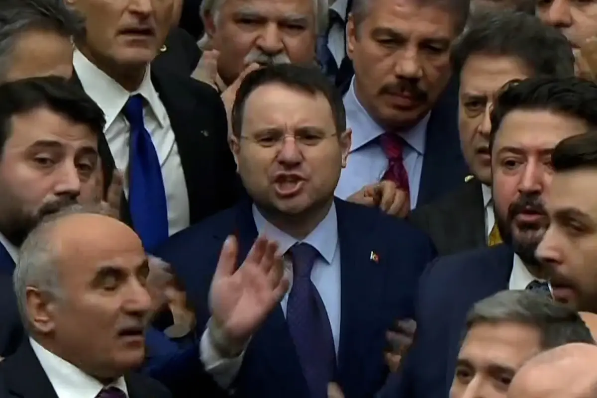 Akin Gurlek Ak Partili Vekillerin Etten Duvar 19558301 8943 Amp